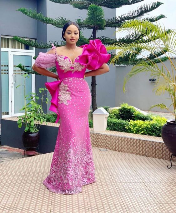 2023 Classy Lace Asoebi Styles - isishweshwe