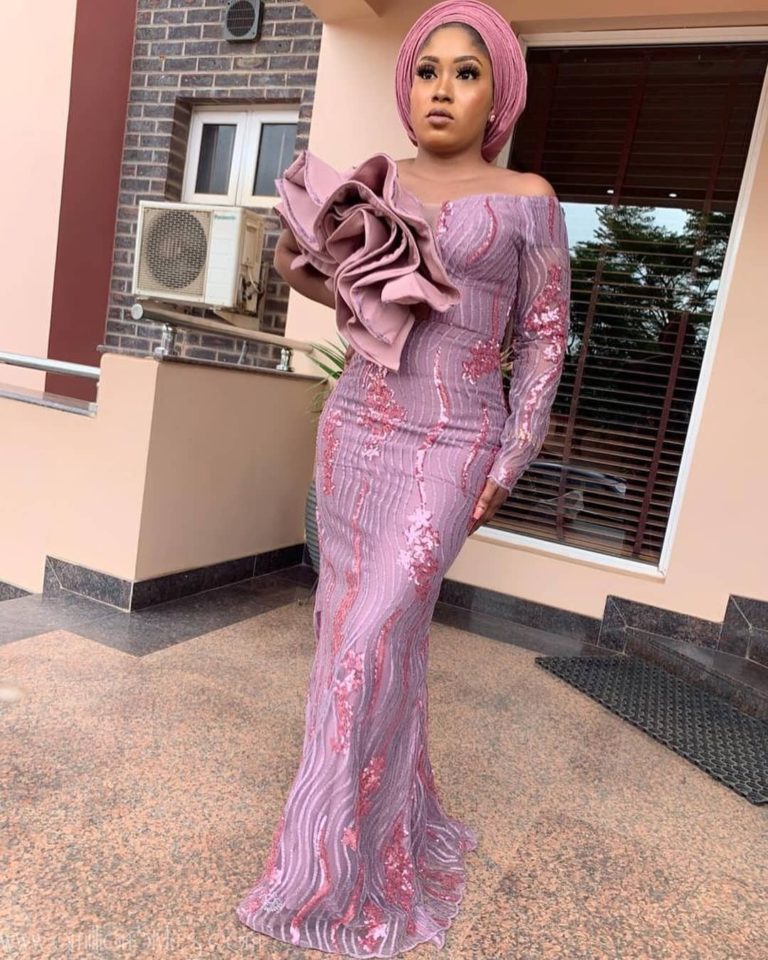 2023 Classy Lace Asoebi Styles - isishweshwe