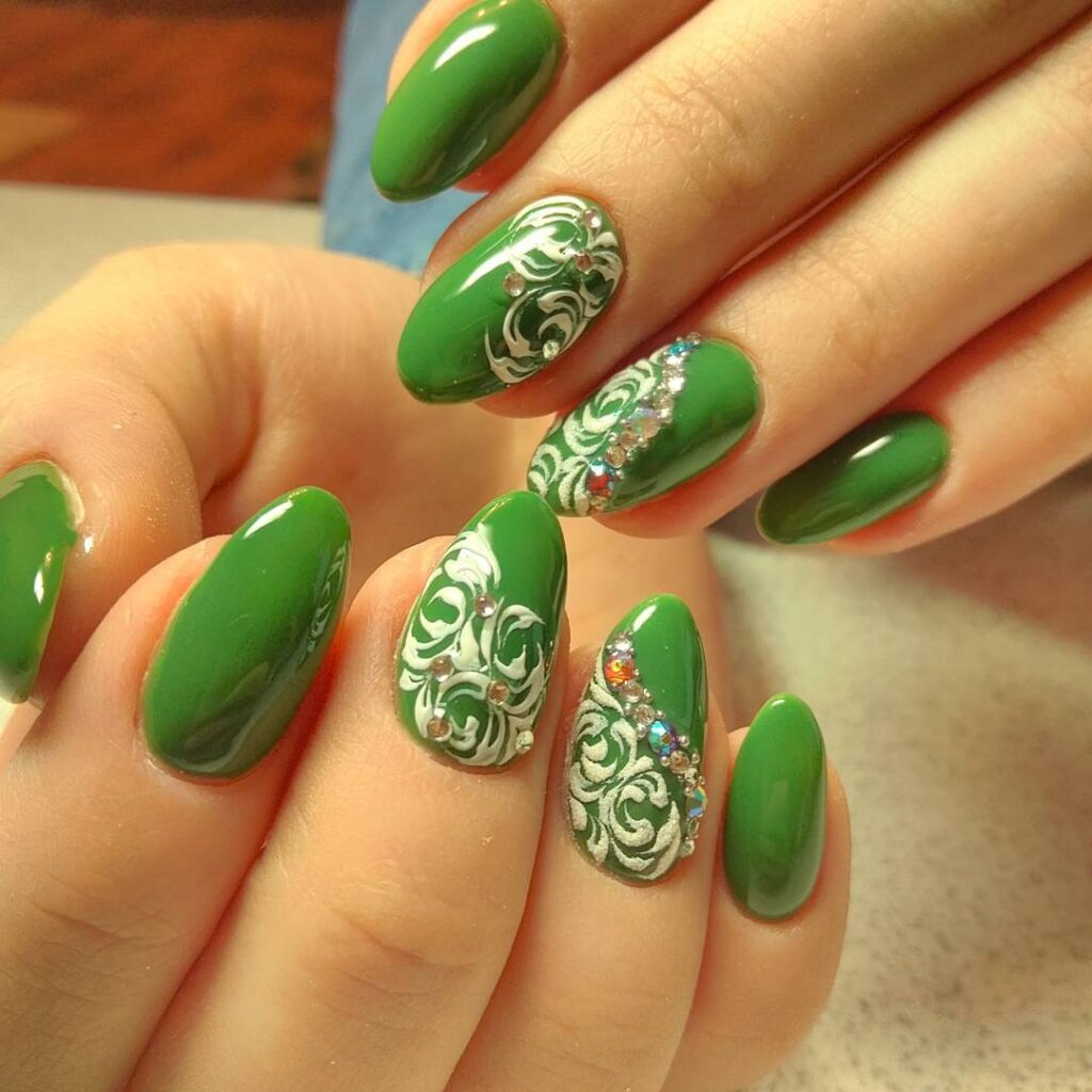 Stylish Green nails: the best combinations and design - isishweshwe