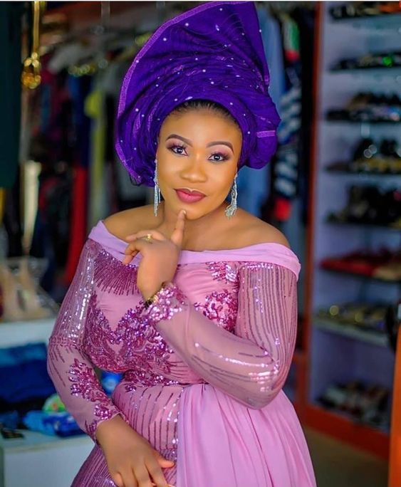 Latest Aso Ebi Designs 2023 for Ladies - isishweshwe