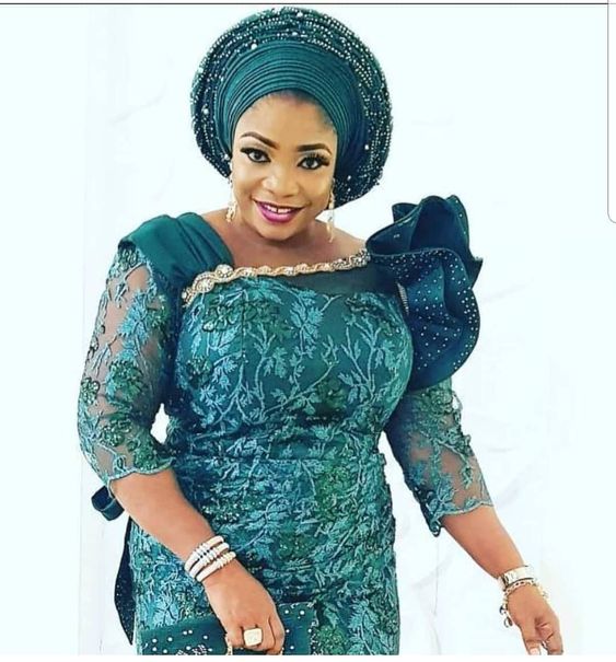 Latest Aso ebi Styles For Women - isishweshwe