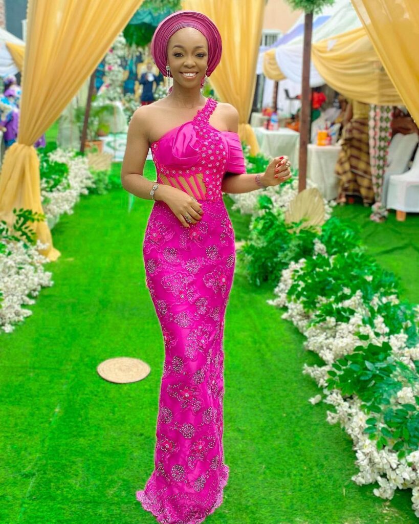 Pretty girls wear pink: 10 head-turning asoebi styles to rock this ...